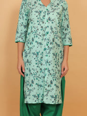 Women Green Floral Printed Cotton Kurti with One Side Pocket